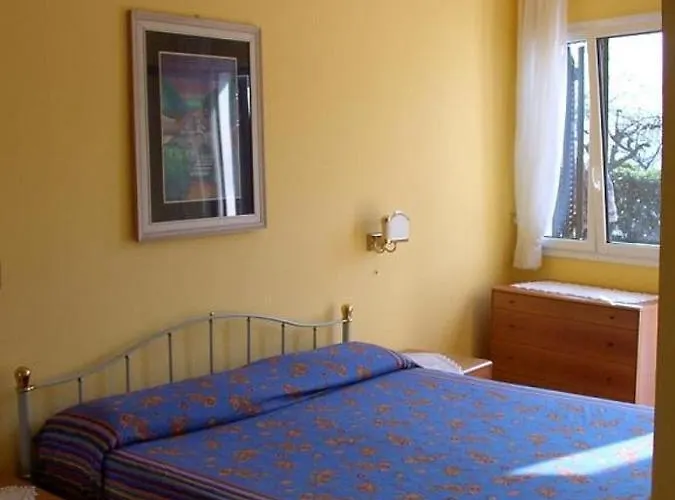 Semesterbostad Casa Gialla Imperia